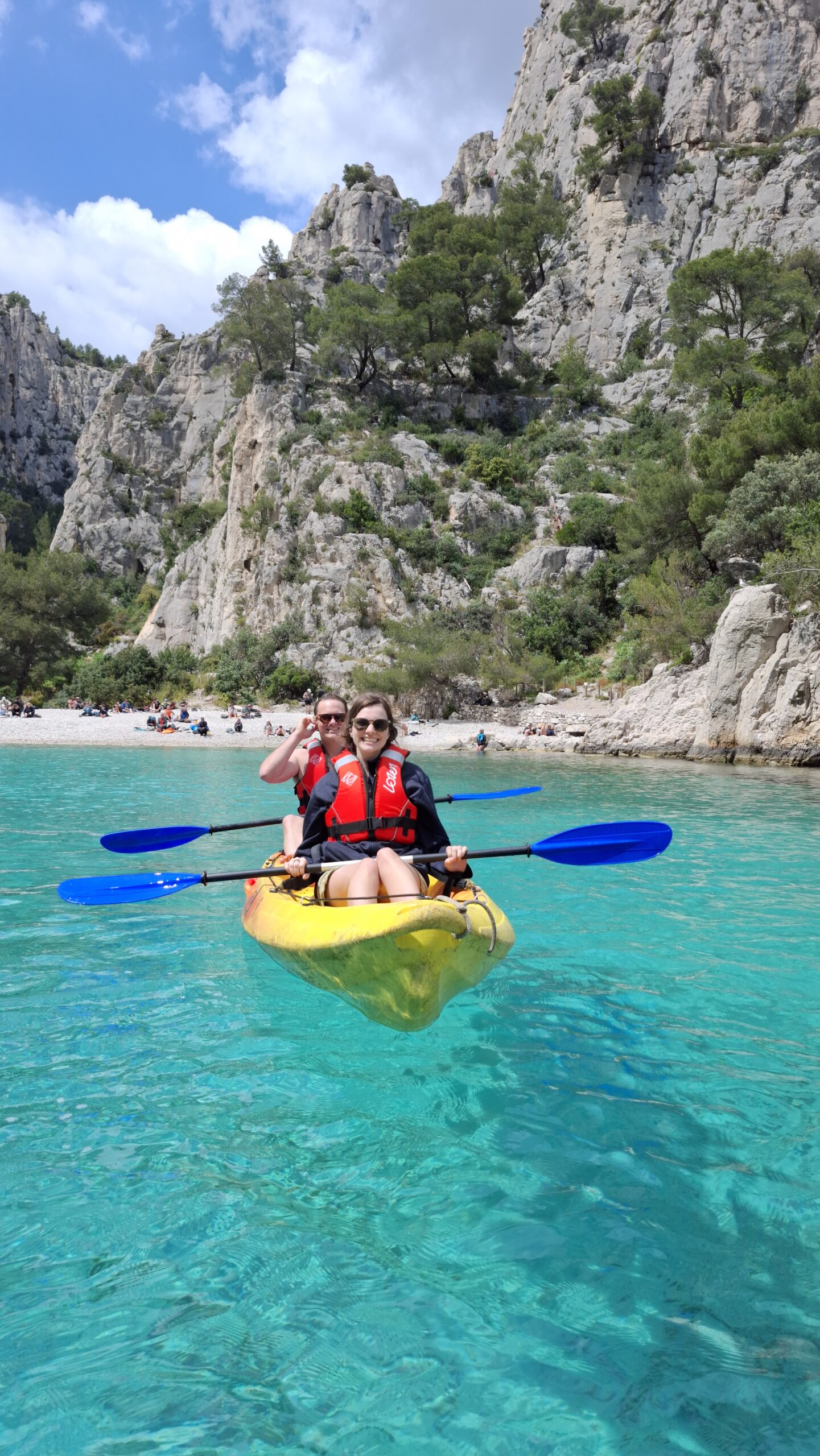 excursions guidées en kayak de mer dans les calanques de Cassis
Port-Miou, Port-Pin, En-Vau
encadrées par un moniteur diplômé
au départ de la presqu'île de Cassis