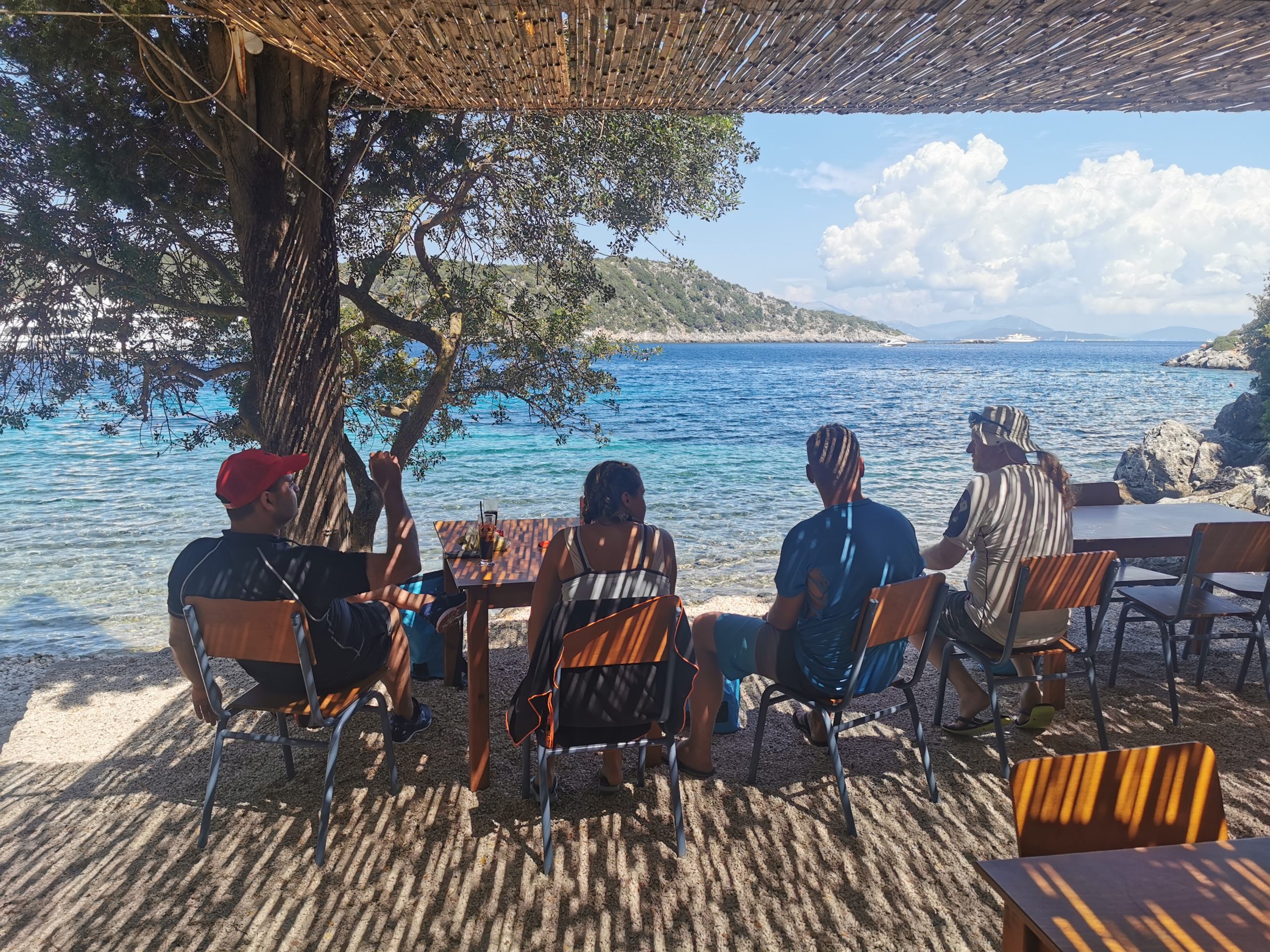 pause café
baie de Kioni
randonnée kayak de mer autour d'Ithaque