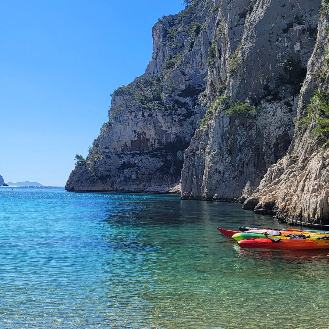 Cassis kayak Marseille calanques aventure excursions guide en-vau port-miou port-pin presqu'île paddle La Ciotat parc national activité nautique outdoor vacances holidays